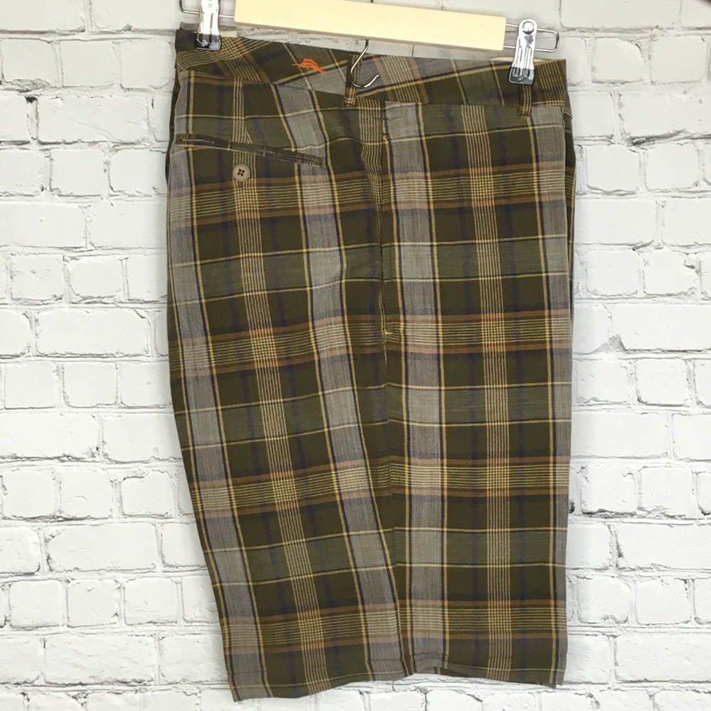 TOMMY BAHAMA MENS SHORTS SIZE 35